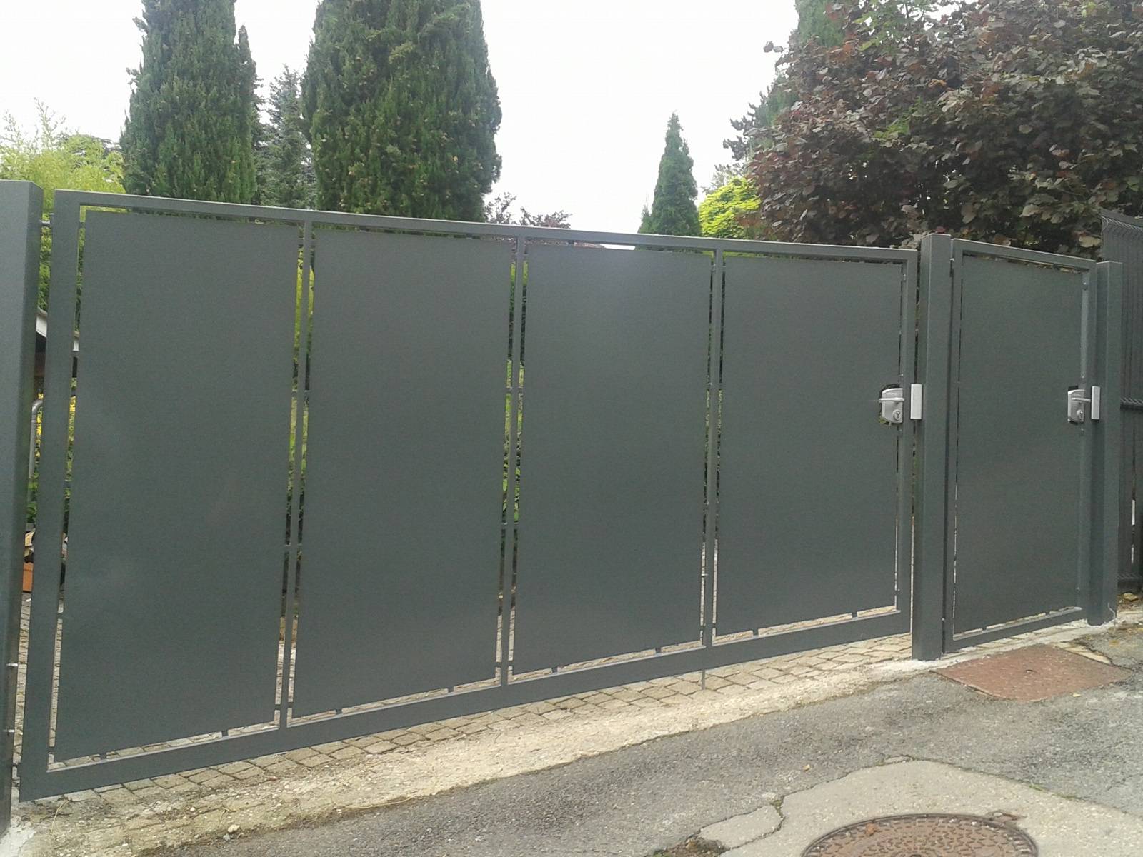 Fabricant de portail battant en acier sur mesure Limonest