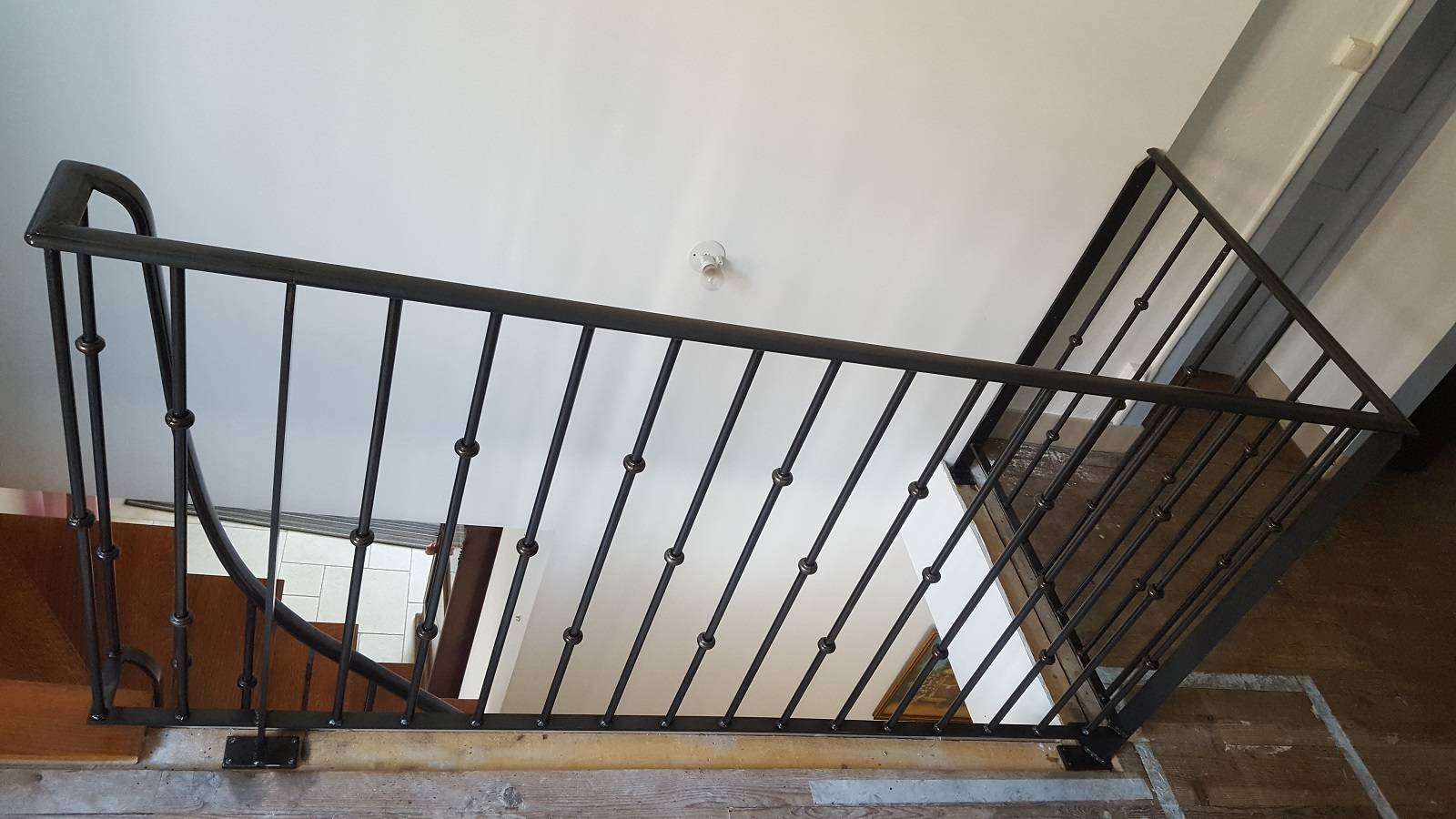 Pose de garde-corps acier et verre sur mesure Beaujolais