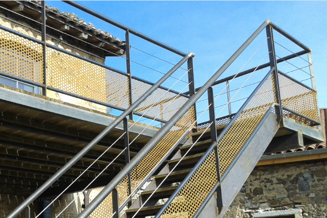 Métallerie pour installation de terrasse suspendue ou sur pilotis sur mesure Limonest