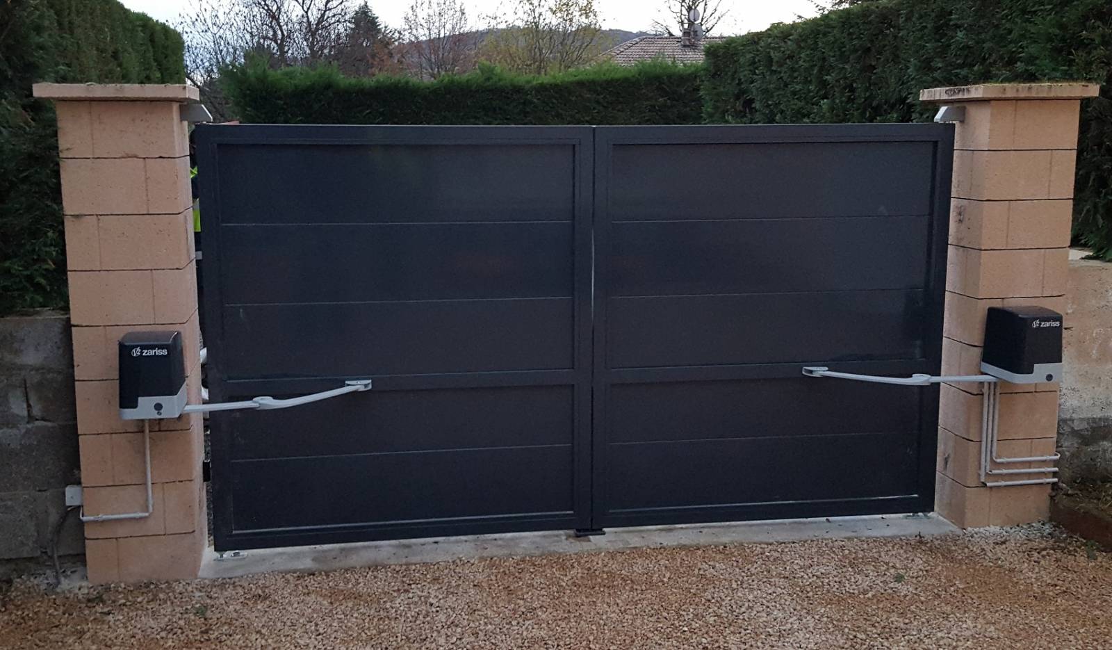 Portail motorisé dans le Rhône