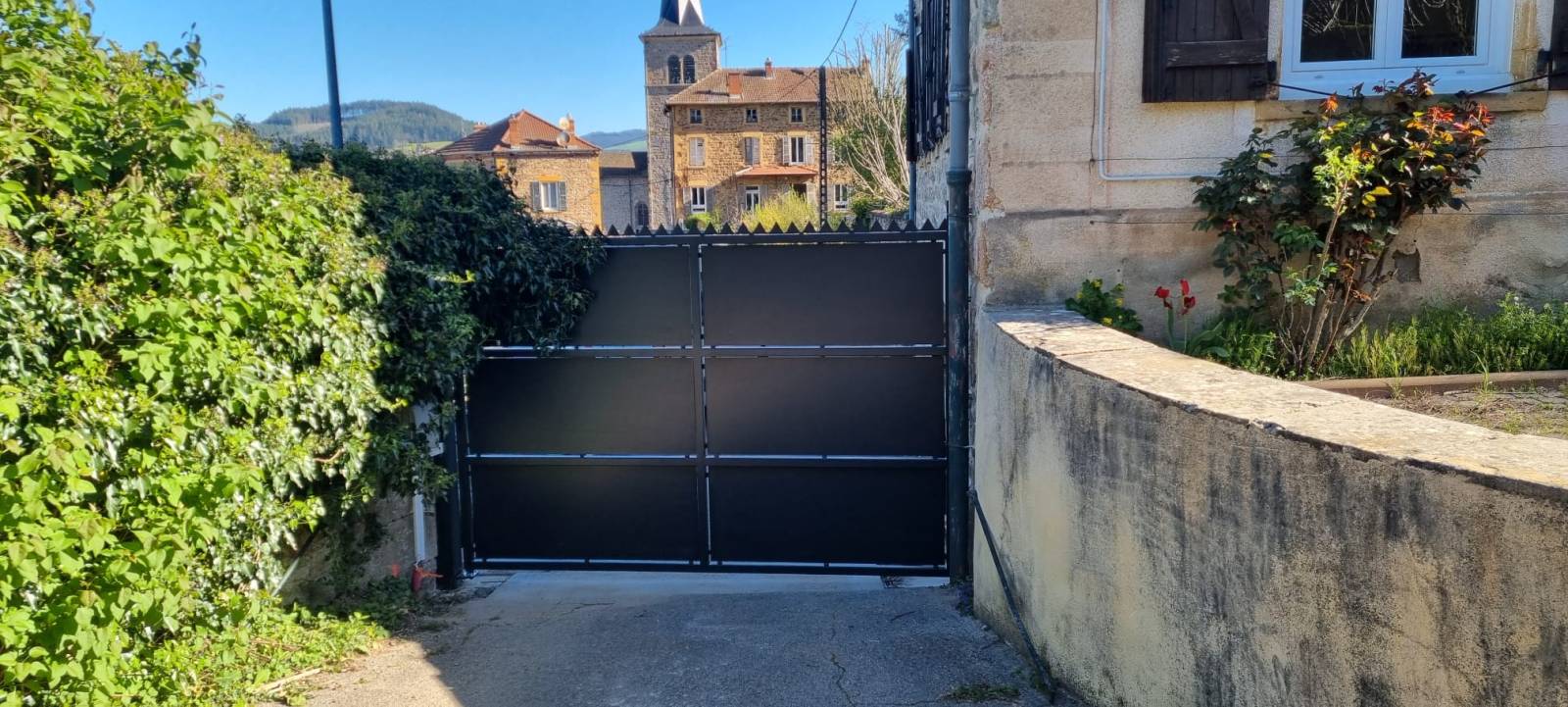 Installation de portail coulissant motorisé sur mesure Anse