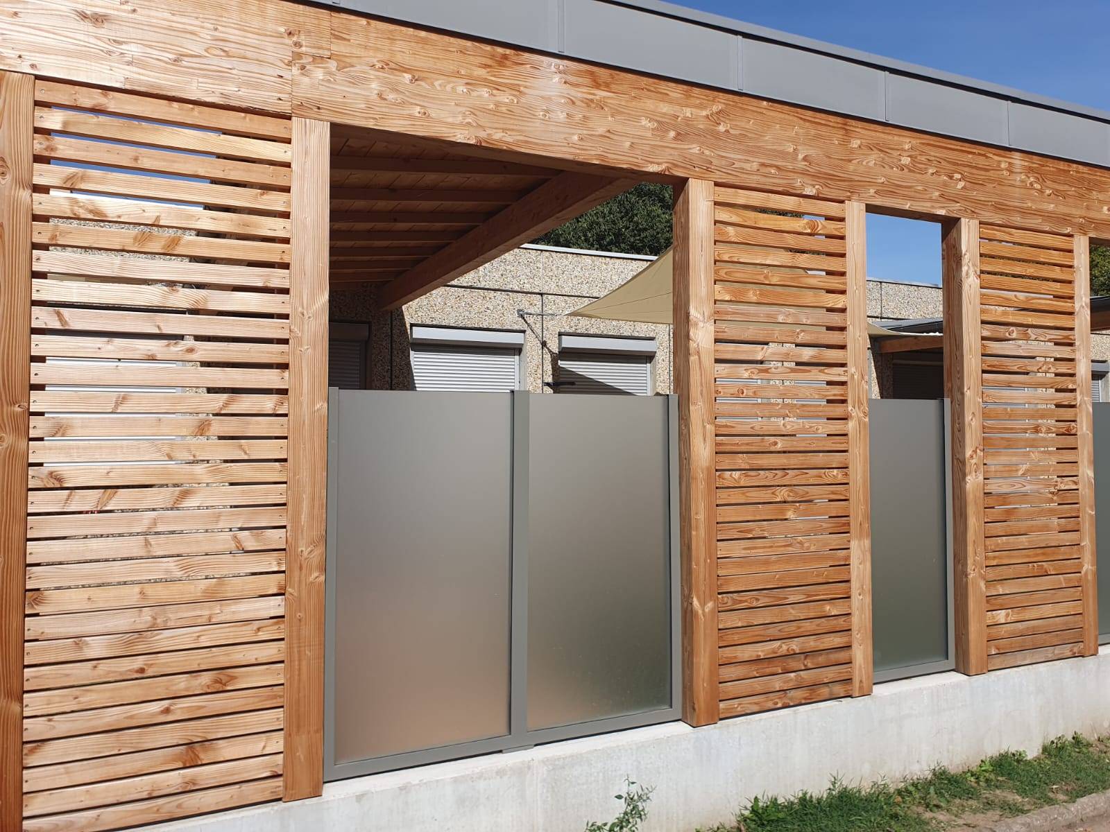 Pose de porte de garage basculante en aluminium Limonest