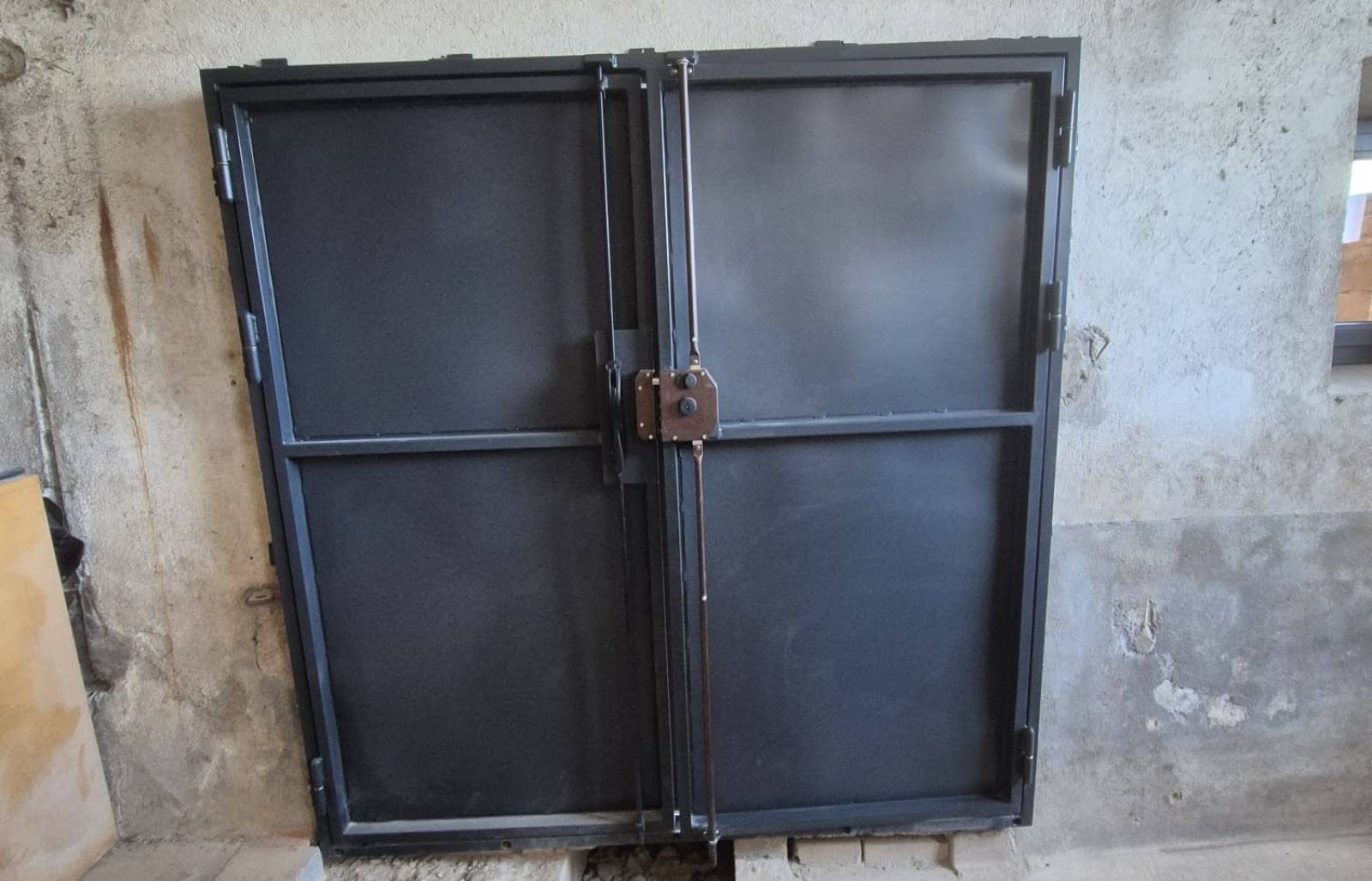 Fabrication de porte d'entrée vitrée sur mesure design Anse