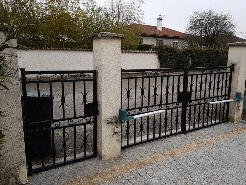 Création et pose d'un grand portail avec 1 seul vantail sur Lyon