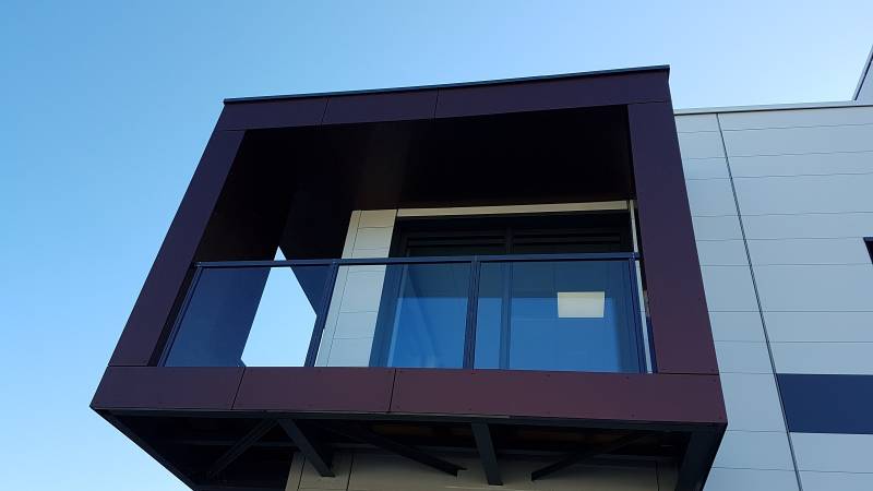 Métallerie fabricant de barrière acier/verre sur mesure à Dardilly dans le nord de Lyon