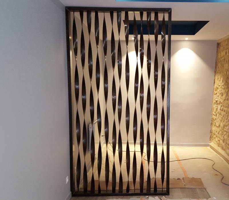 Réalisation et pose d'un parevue en lames acier vrillées à Villefranche sur Saône