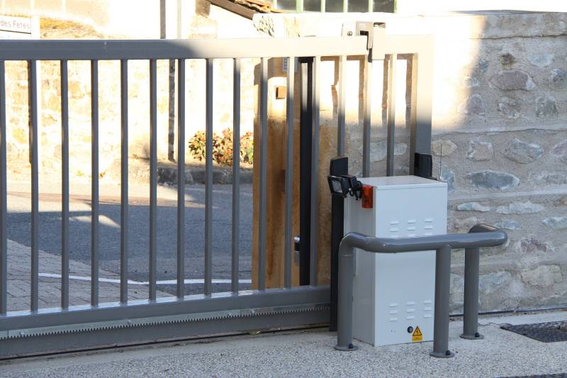 Atelier de métallerie lyonnais, fabricant et poseur de portail coulissant à Letra (69)
