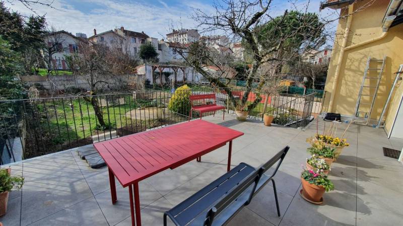 Réaménagement d'un jardin avec la réalisation d'un escaliers et de 2 garde-corps à Oullins