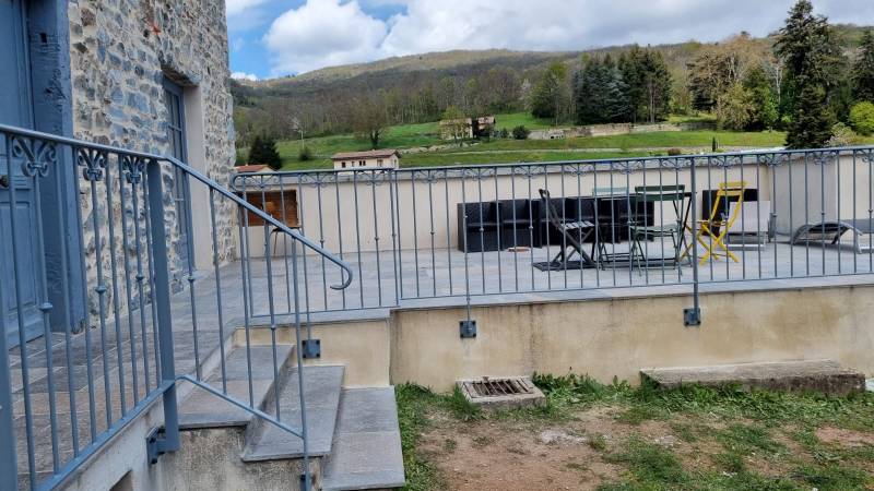 Réalisation d'un garde-corps sur mesure barreaudé, avec volutes à Marchampt