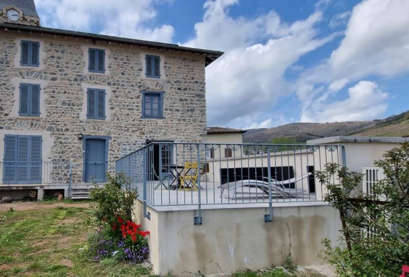 Réalisation d'un garde-corps sur mesure barreaudé, avec volutes à Marchampt