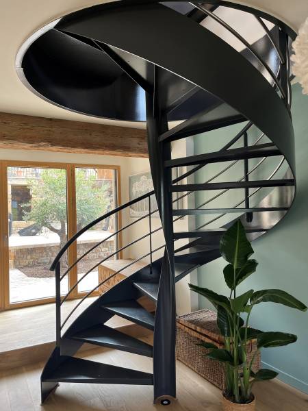 Escalier métallique design sur mesure réalisé par ASMT Design