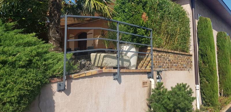 Fabrication d'un garde-corps de piscine dans une villa à Ecully