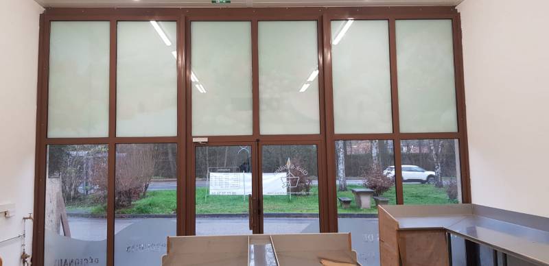 Fabrication d'une vitrine au coeur des Pierres dorées