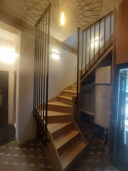 Rénovation d'appartements anciens : installation de mains courantes et garde-corps dans le Vieux Lyon