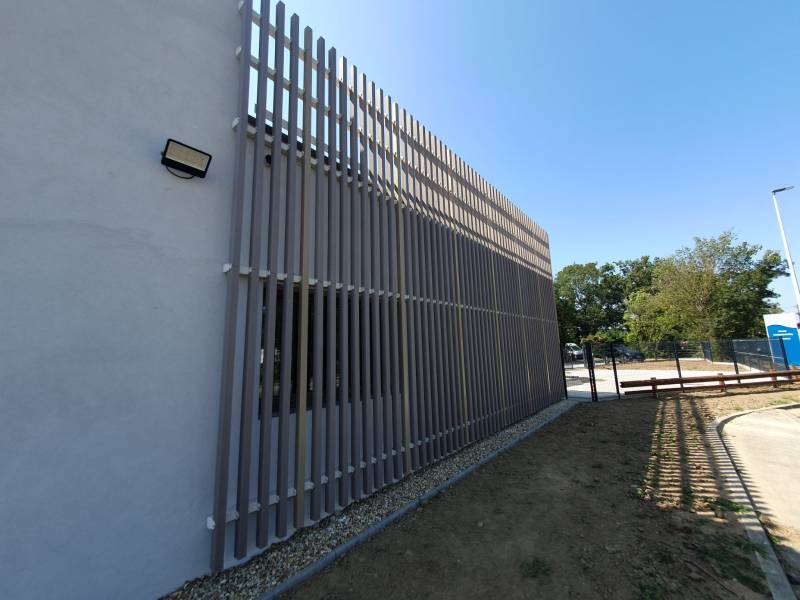 Construction de bardages sur mesure pour une micro crèche à Reyrieux