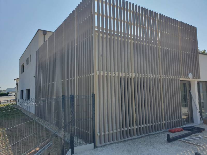 Construction de bardages sur mesure pour une micro crèche à Reyrieux