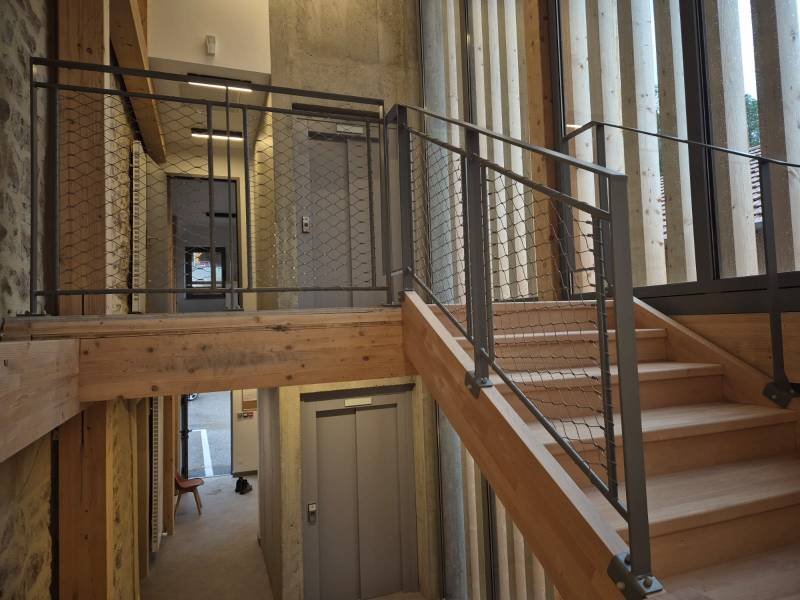 Main courante, garde-corps et structures métalliques pour une maison médicale et des locaux commerciaux à Chambost-Allières