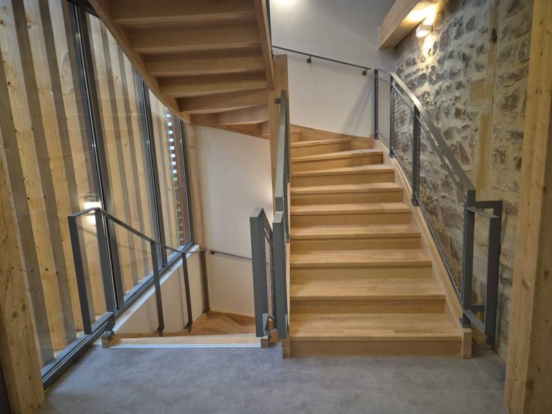 Main courante d'accès PMR (Personnes à Mobilité Réduite) pour la MAISON MÉDICALE, assurant l'accessibilité à Chambost-Allières