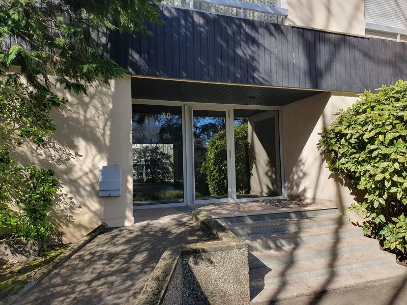 Porte collective design industriel acier et verre