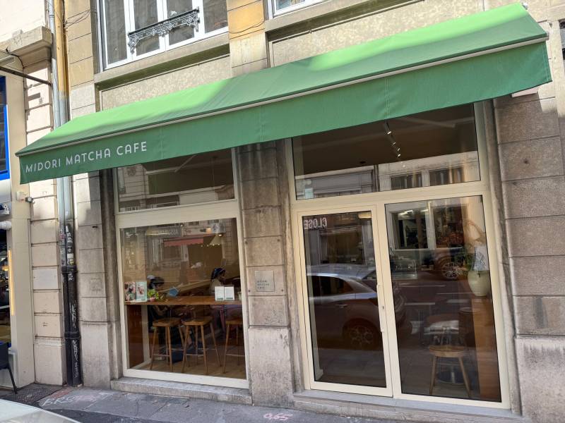 Changement de la porte d'entrée et de l'encadrement de la boutique Midori à Lyon 1er