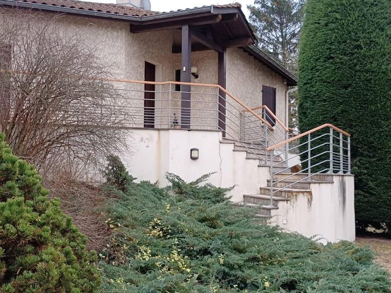 Réalisation d'une barrière de terrasse sur mesure, en acier/bois à Belleville en Beaujolais