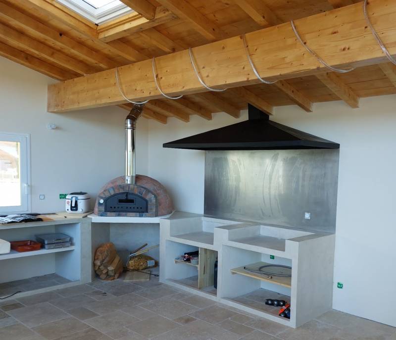 REALISATION D'UNE HOTTE CHEMINEE SUR MESURE POUR CUISINE EXTERIEURE A LACHASSAGE