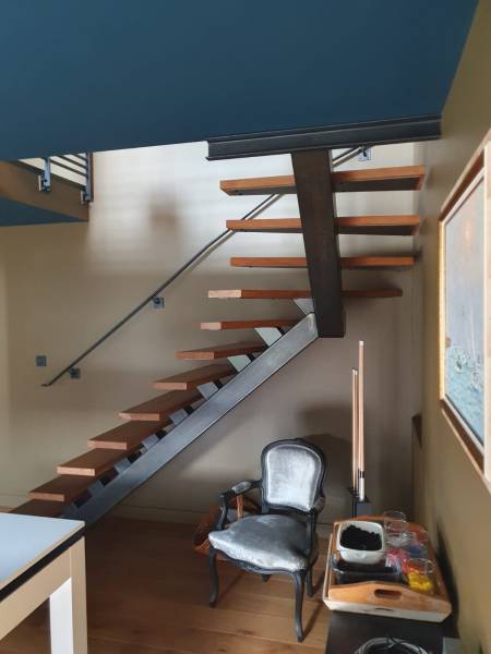 Limon central acier soudé – escalier quart tournant sur mesure