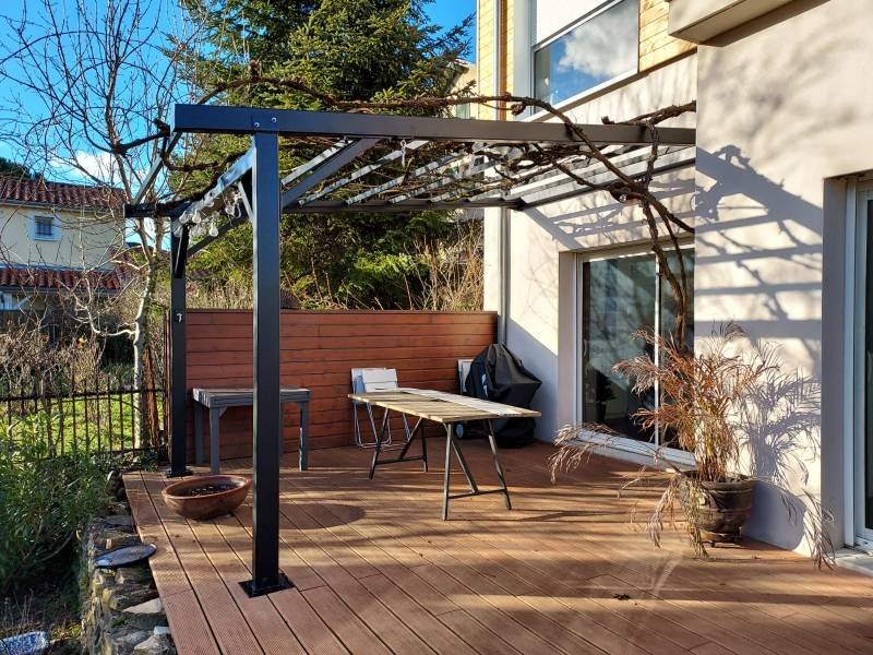 Structure pergola acier tubulaire terrasse jardin