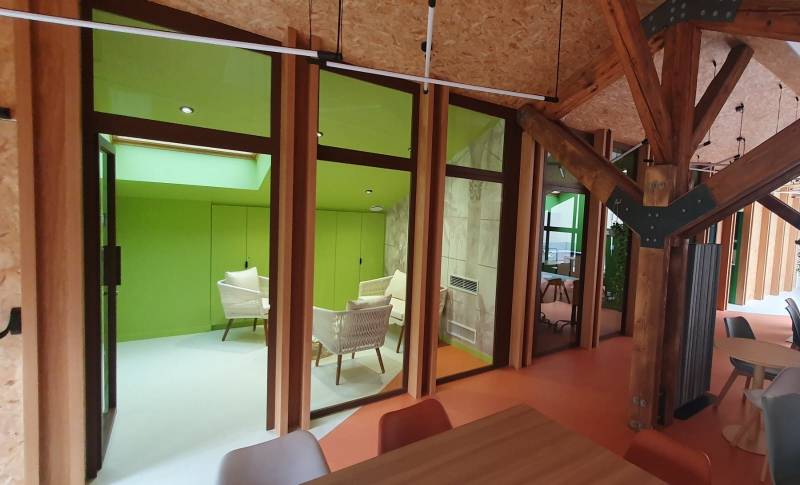 Aménagement sur mesure d'espaces de coworking avec des verrières à Lyon