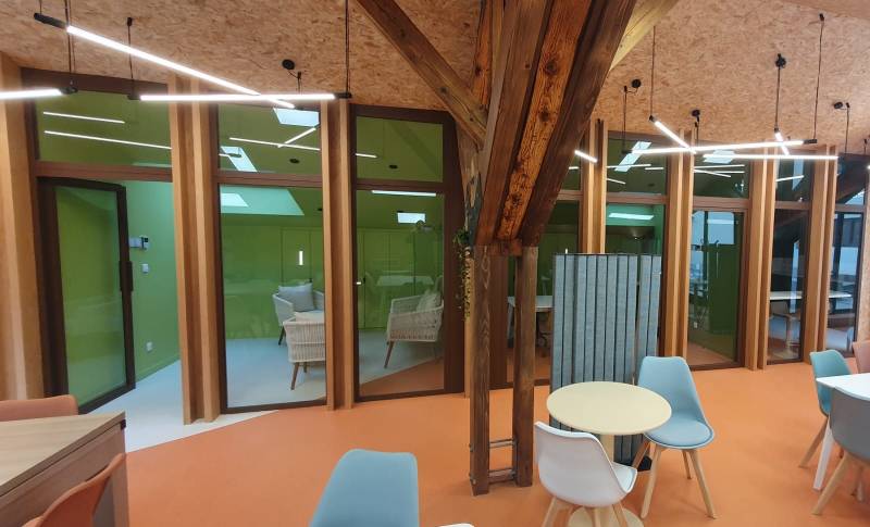 Aménagement sur mesure d'espaces de coworking avec des verrières à Lyon