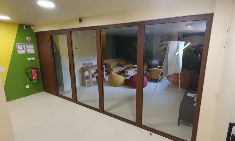 Aménagement sur mesure d'espaces de coworking avec des verrières à Lyon